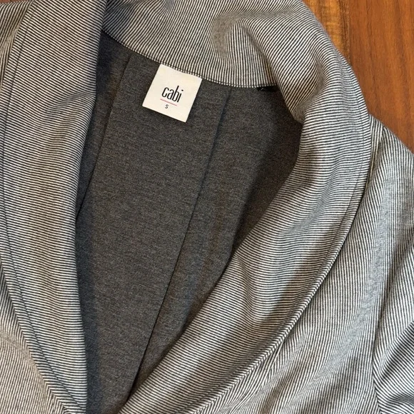Cabi drop off zip back gray pinstripe jacket style #5300, sz Small, VGUC - Picture 5 of 8